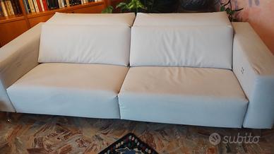 Divano con sedute motorizzate indipendenti 