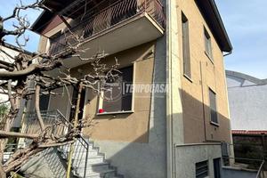 VILLETTA BIFAMILIARE LIBERA SU QUATTRO LATI