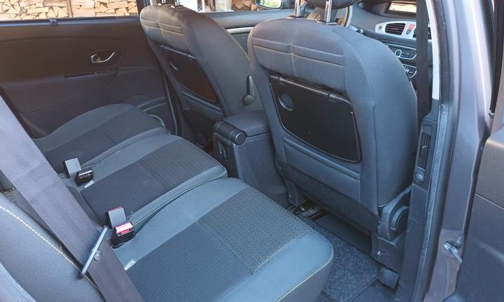 RENAULT SCENIC 3 ANNO 2010 BENZINA PERFETTA