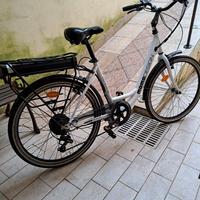 Bici assistita Momo Ferrara