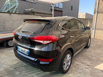 HYUNDAI TUCSON 2018 1.7 CRDi AUTOMATICO INCIDENTAT