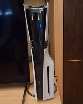 ps5 pro con lettore disco e base verticale