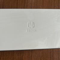 Switch oled con 4 o 5 giochi da 50€