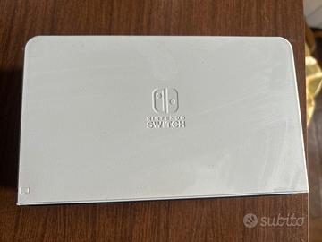 Switch oled con 4 o 5 giochi da 50€