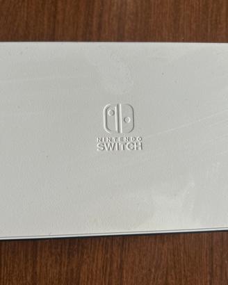 Switch oled con 4 o 5 giochi da 50€