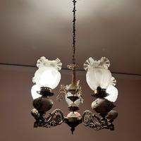 lampadario vintage in ottone e porcellana