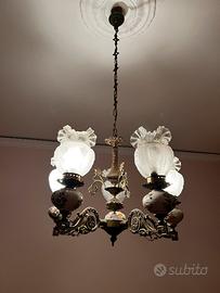 lampadario vintage in ottone e porcellana
