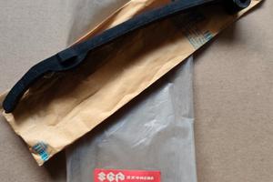 PIATTINO TENDITORE ORIGINALE SUZUKI NUOVO DR500 DR