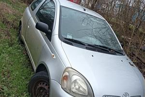 Yaris per pezzi di ricambio 