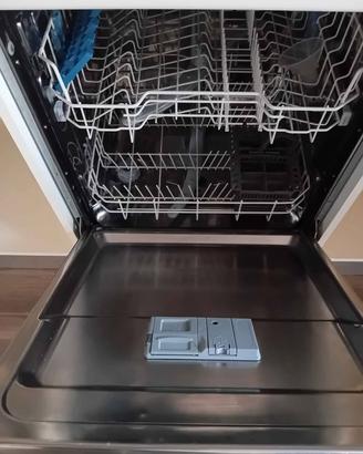 Lavastoviglie indesit INCASSO (per mobile da  60)