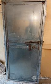 Porta in ferro e zincato con telaio