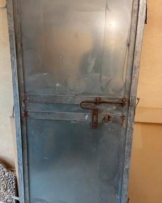 Porta in ferro e zincato con telaio