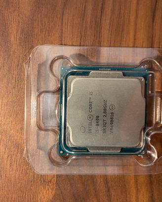 Intel Core i5 8400 con dissipatore