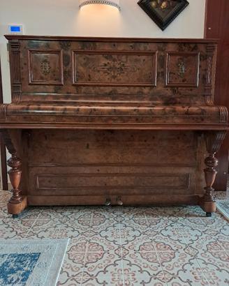 Pianoforte in radica di noce 