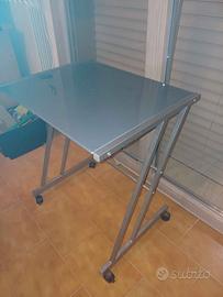 Tavolino PC in metallo e vetro