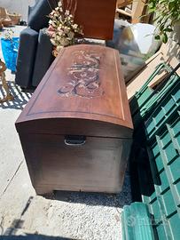 baule cassapanca in legno decorato a mano