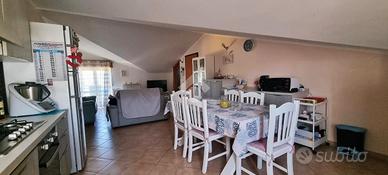 Mansarda moderna per giovani coppie