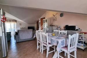 Mansarda moderna per giovani coppie