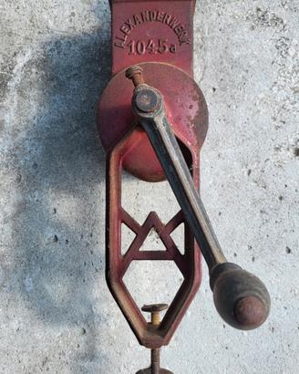 antico macinino manuale 