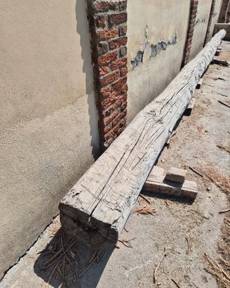 trave in legno  per solaio 
