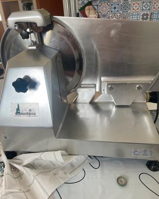 Affettatrice professionale  v220
