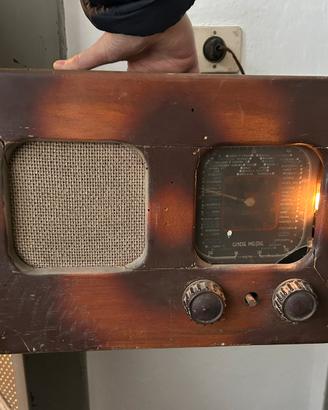 Radio d’epoca vintage - funzionante da revisionare