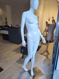 Lotto abbigliamento, scarpe e manichini donna