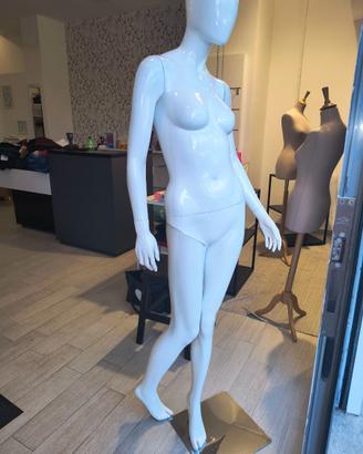 Lotto abbigliamento, scarpe e manichini donna