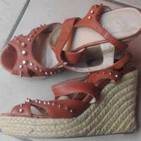 SANDALI DONNA CON ZEPPA E BORCHIE