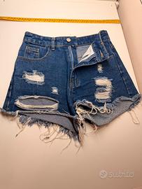 Shorts in jeans strappati Shein - Taglia XS