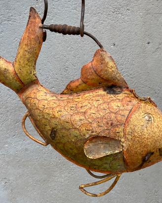 Innaffiatoio scultura del 900 a forma di pesce