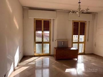 Appartamento di 102 m² con 4 locali a Arezzo