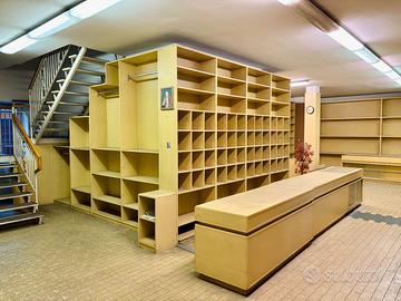 Spazioso negozio/ufficio con 4 vetrine e box auto