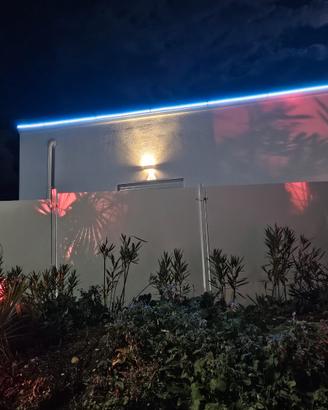 Villa singola con garage lat. e giardini 4 lati