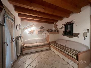 MONOLOCALE A PONTE DI LEGNO