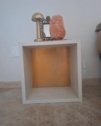 Coppia di Comodini a Cubo Moderni – Bianco e Oro 