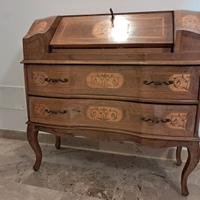 Mobile stile Maggiolini in legno con intarsi