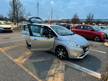 Peugeot 208 neopatentato