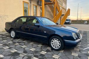 Mercedes-benz E 200 cat Elegance