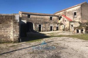 Palazzo / Stabile di 4690 m² a Santa Maria Capua V