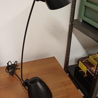 LAMPADA DA TAVOLO LED ORIENTABILE  