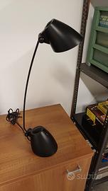 LAMPADA DA TAVOLO LED ORIENTABILE  