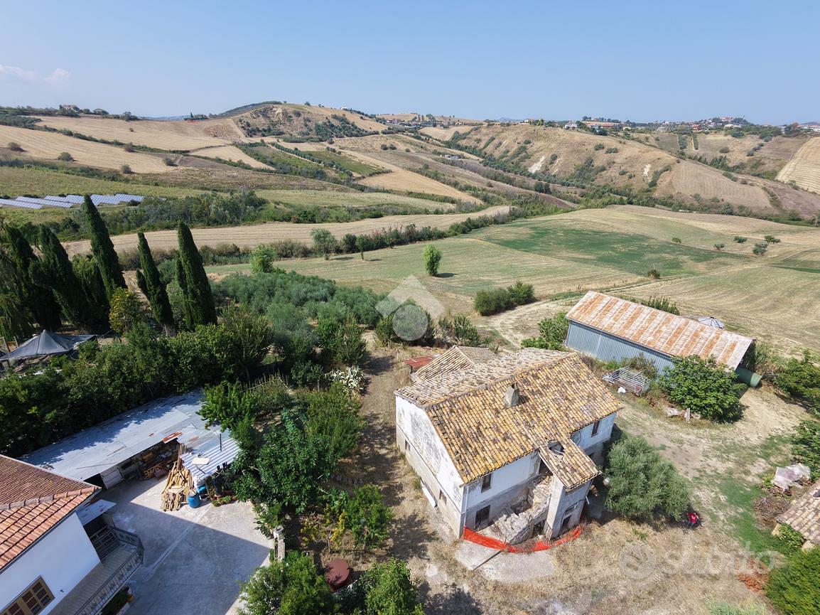 TERRENO A MOSCIANO SANT'ANGELO - Vista 2