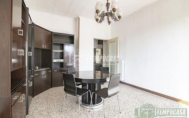 TRILOCALE ULTIMO PIANO - LUMINOSO, CON BOX E DOPPI