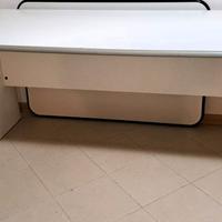 scrivania ufficio con cassettiera