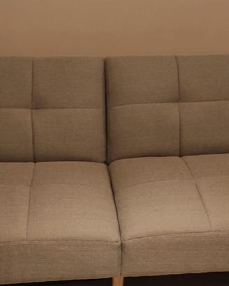 divano NUOVO molto bello esteticamete