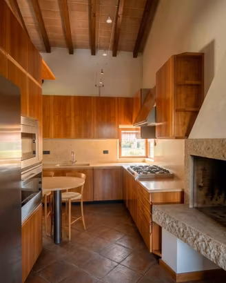 Cucina in legno e marmo, isola + elettrodomestici