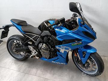 SUZUKI GSX-8R