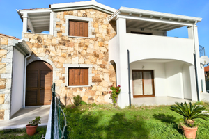 San TEODORO con terrazzi e giardino