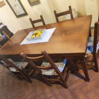 Tavolo da pranzo e sei sedie in legno massello
